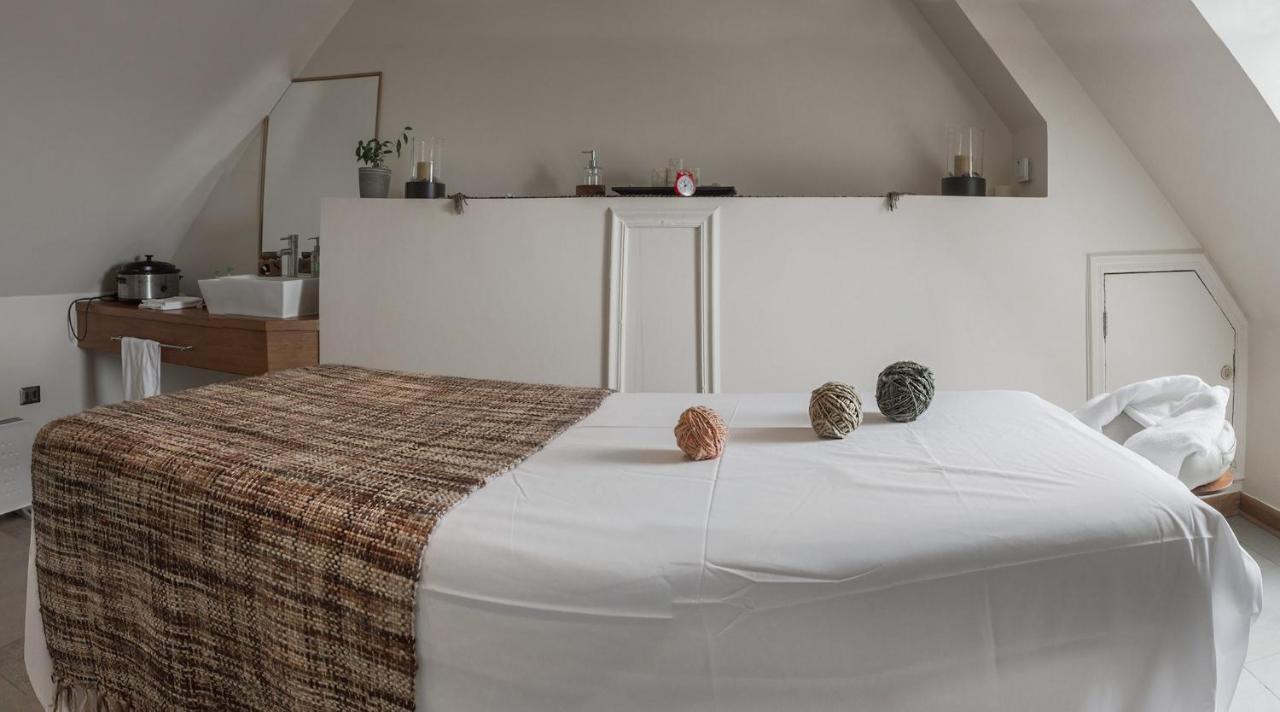 Wyndham Puerto Varas Pettra Exterior photo A massage table
