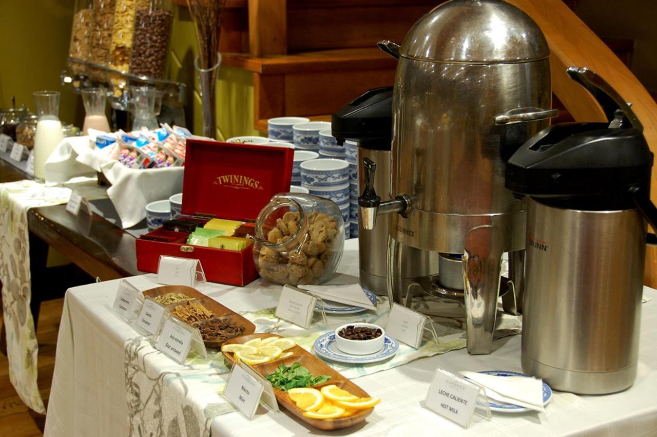 Wyndham Puerto Varas Pettra Exterior photo A coffee break