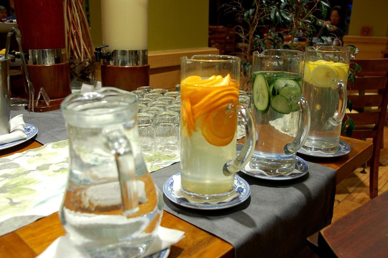 Wyndham Puerto Varas Pettra Exterior photo Infused water