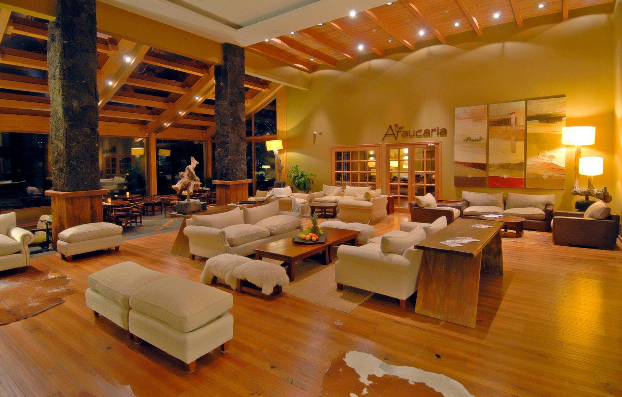 Wyndham Puerto Varas Pettra Exterior photo The lobby of the hotel