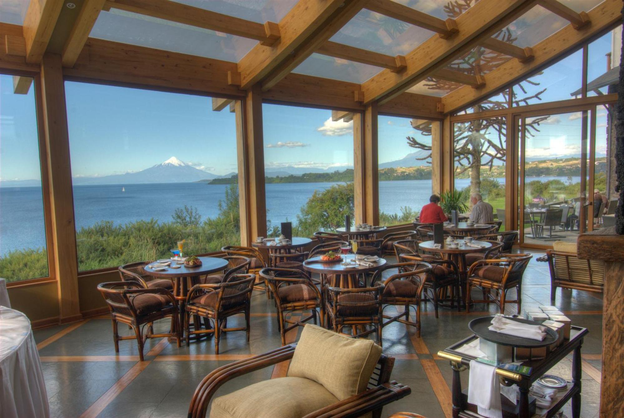Wyndham Puerto Varas Pettra Exterior photo Restaurant at the hotel