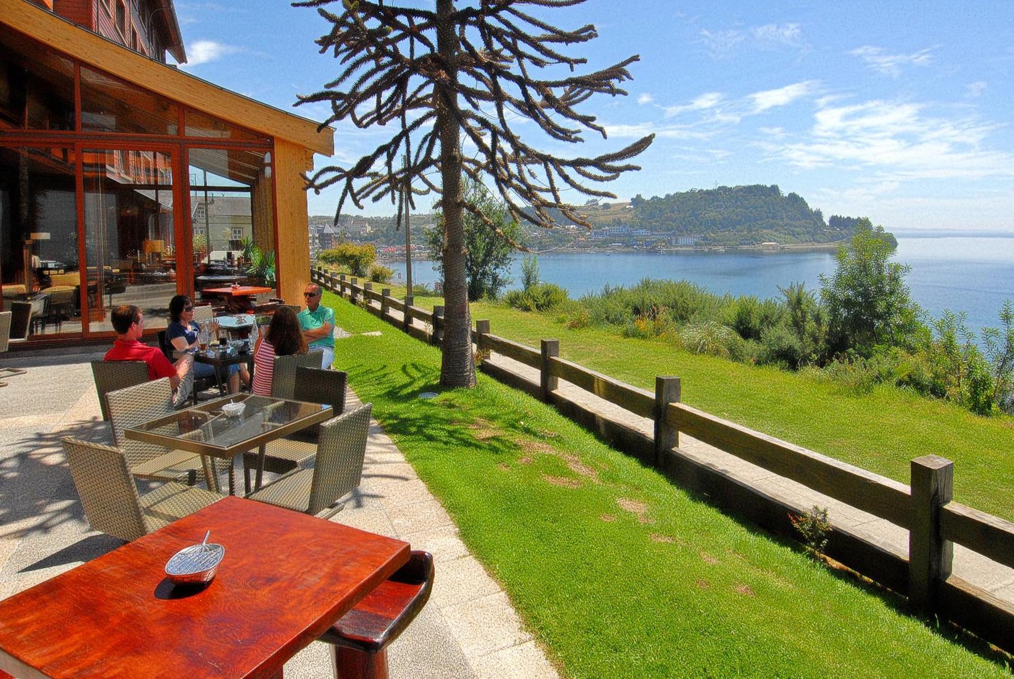 Wyndham Puerto Varas Pettra Exterior photo View of the hotel