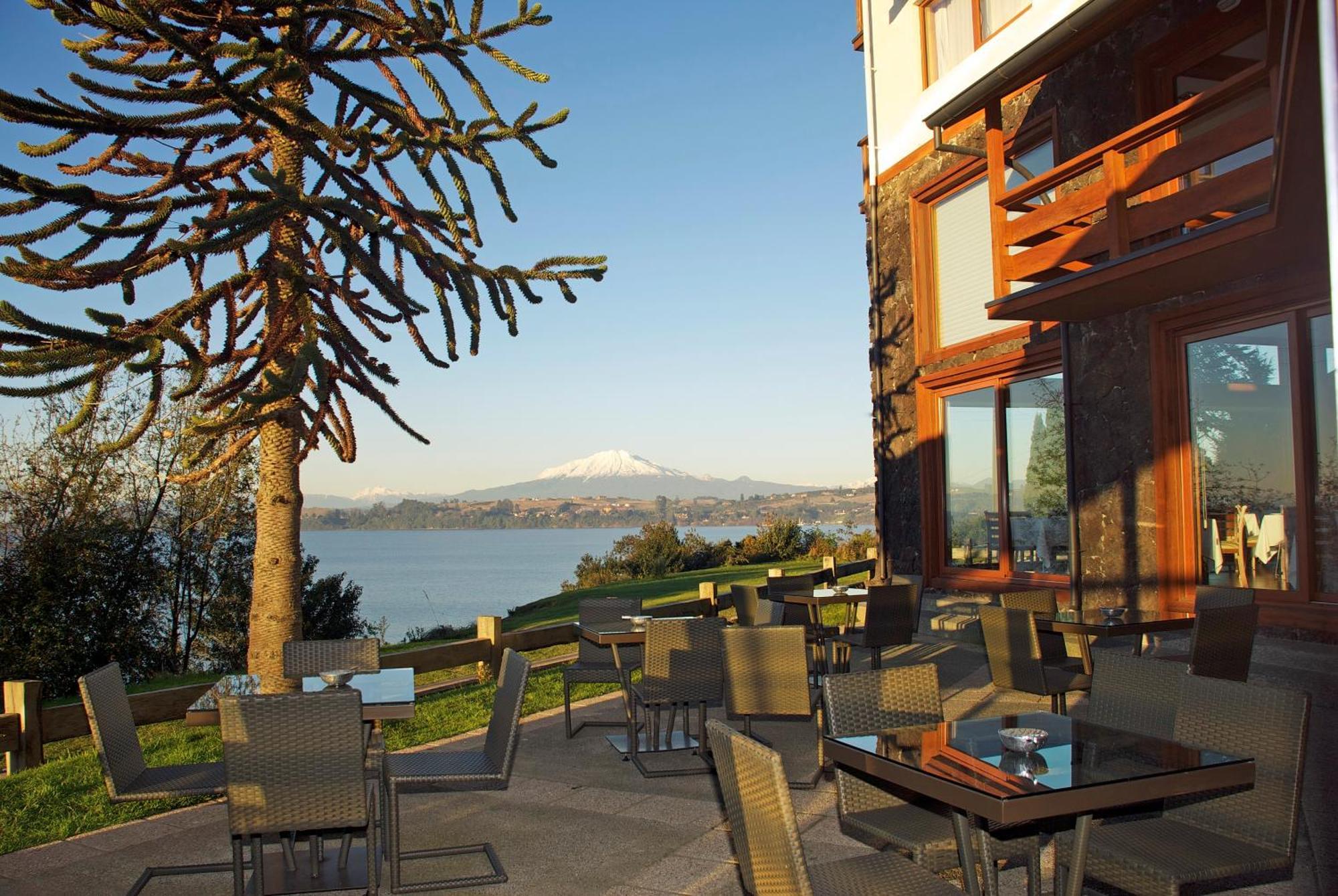 Wyndham Puerto Varas Pettra Exterior photo View of the hotel
