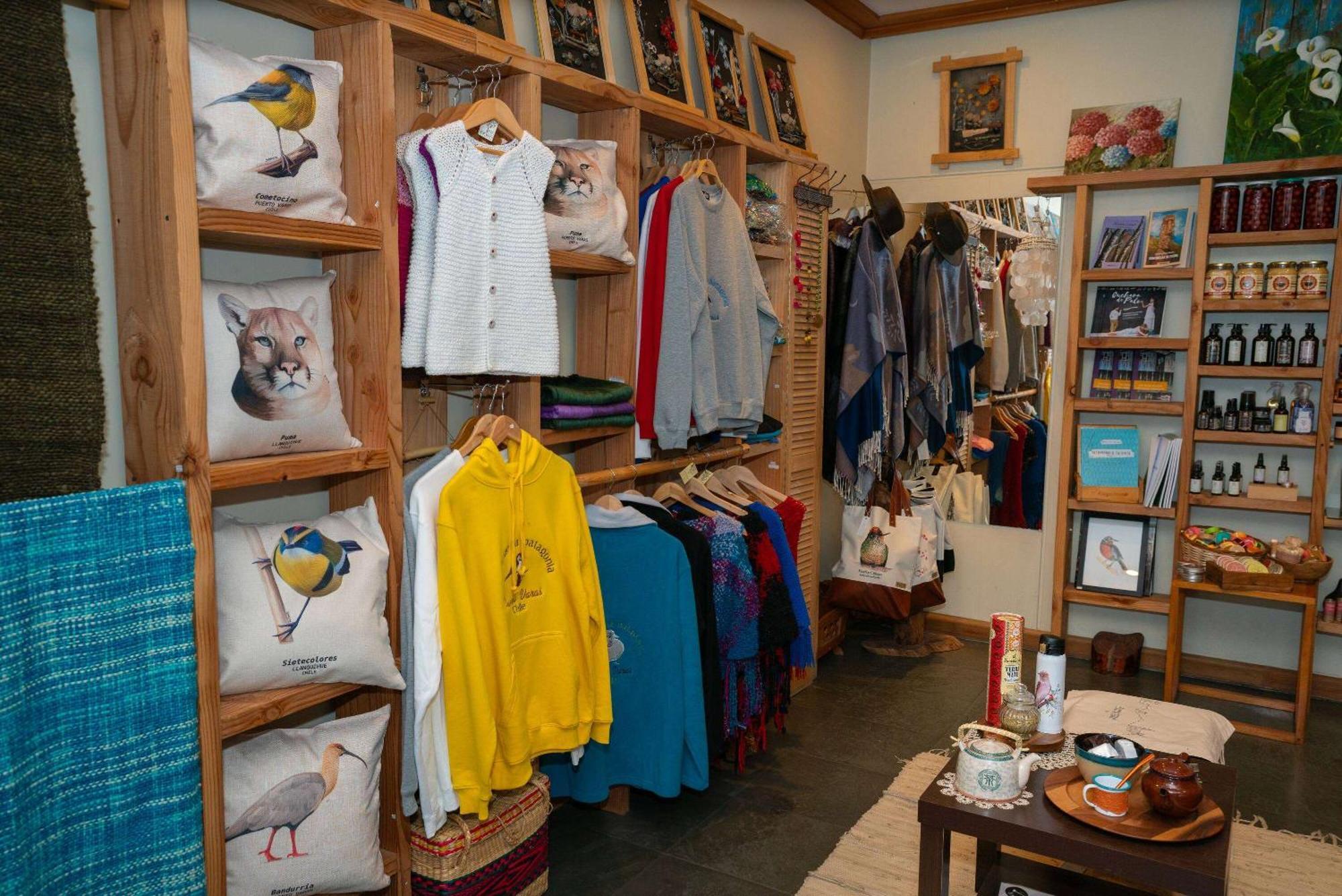 Wyndham Puerto Varas Pettra Exterior photo The Nature Shop at the National Aviary