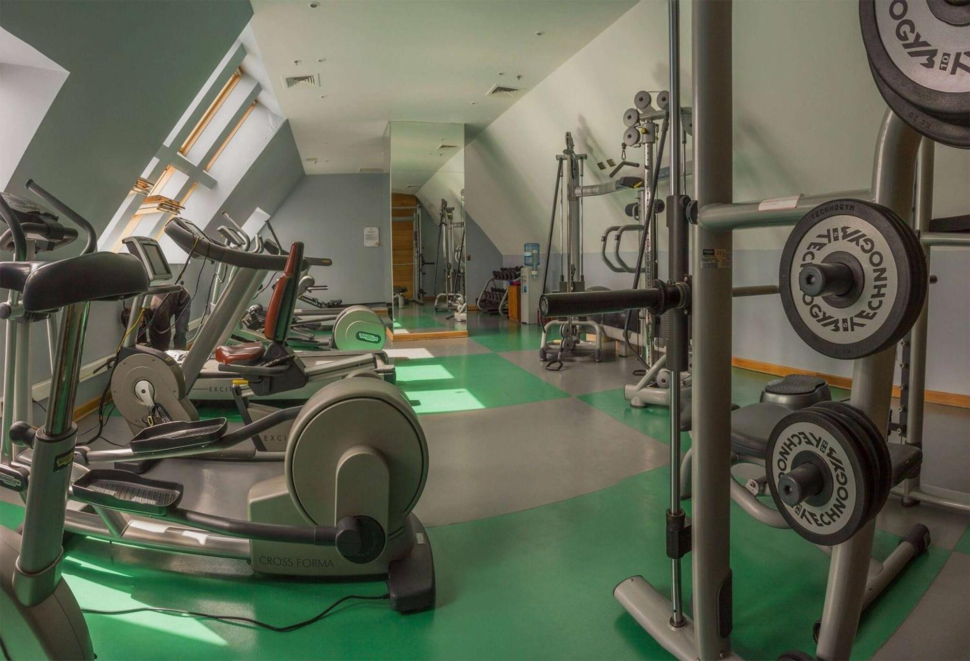 Wyndham Puerto Varas Pettra Exterior photo The gym at the University of Roehampton