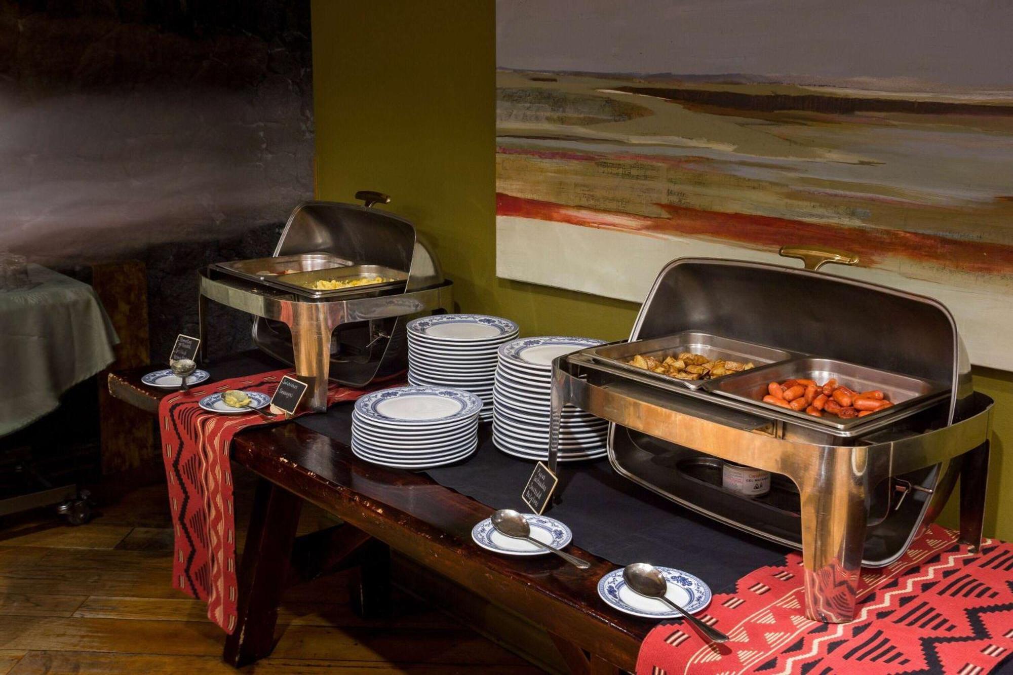 Wyndham Puerto Varas Pettra Exterior photo A chafing dish