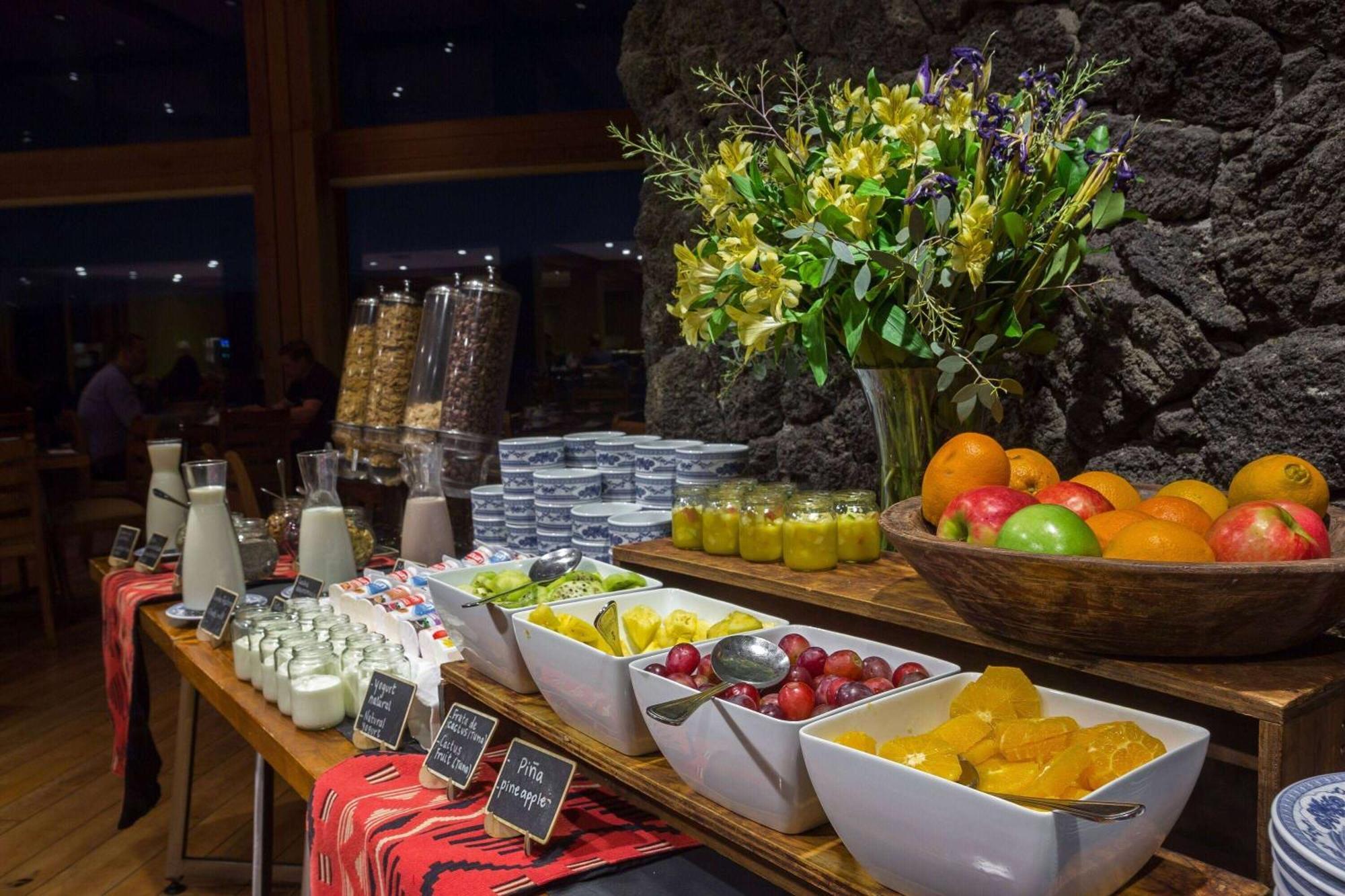 Wyndham Puerto Varas Pettra Exterior photo A breakfast buffet